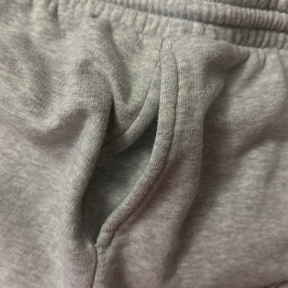 American Eagle Sweat Shorts - Picture 4 of 8